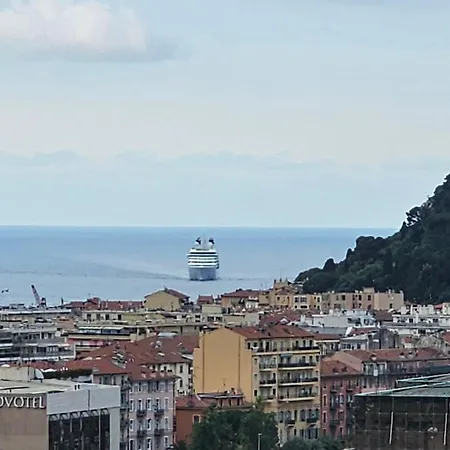 Apartment Avec Vu Sur Mer Et Montagne Nice